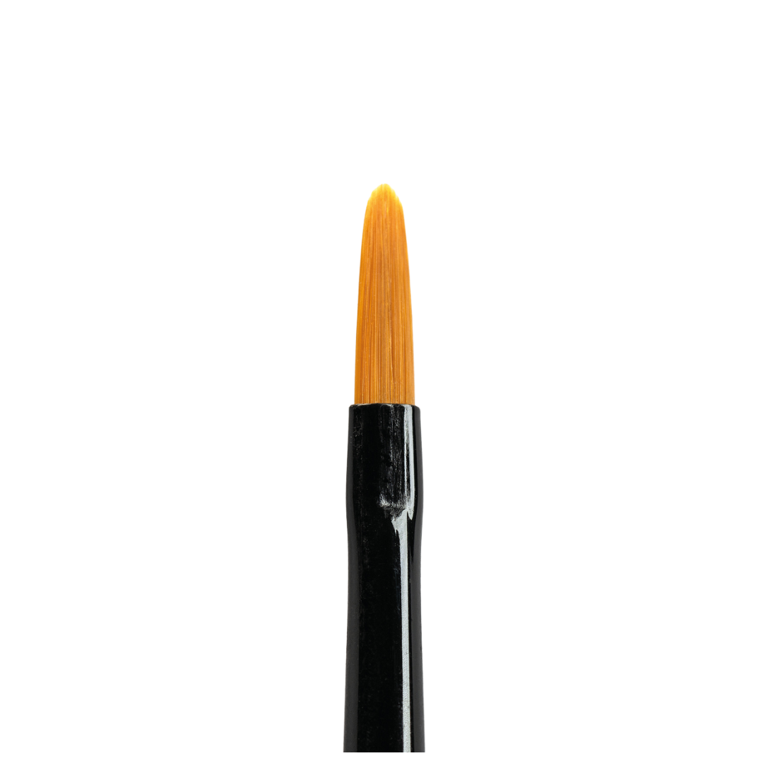 AK Interactive Synthetic Brush Filbert 2 with curved tip, ideal for blending, shading, and soft edges in modeling and miniature painting projects.