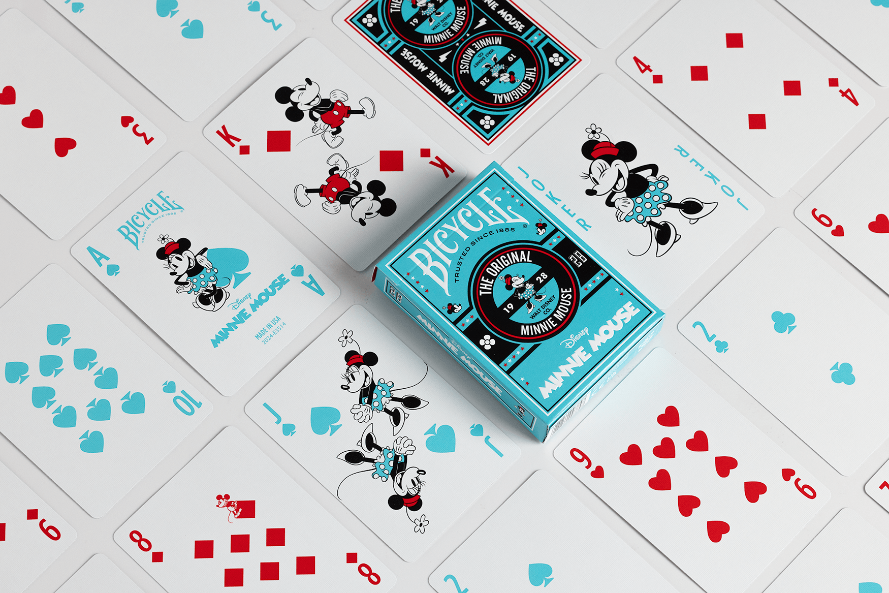 Bicycle Playing Cards Disney Classic Minnie Mouse deck with vintage polka dot design, premium air-cushion finish, and collectible Disney artwork.