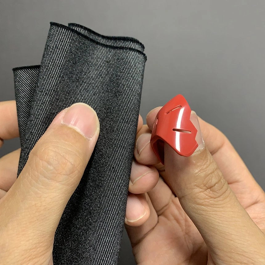 Gunprimer Recover scratch remover, designed for eliminating fine scratches and restoring smooth surfaces on Gunpla and plastic model kits.