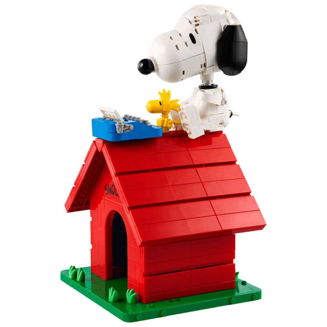 Lego Peanuts Snoopy's Doghouse 21368 display model with Snoopy, Woodstock, typewriter, and red doghouse