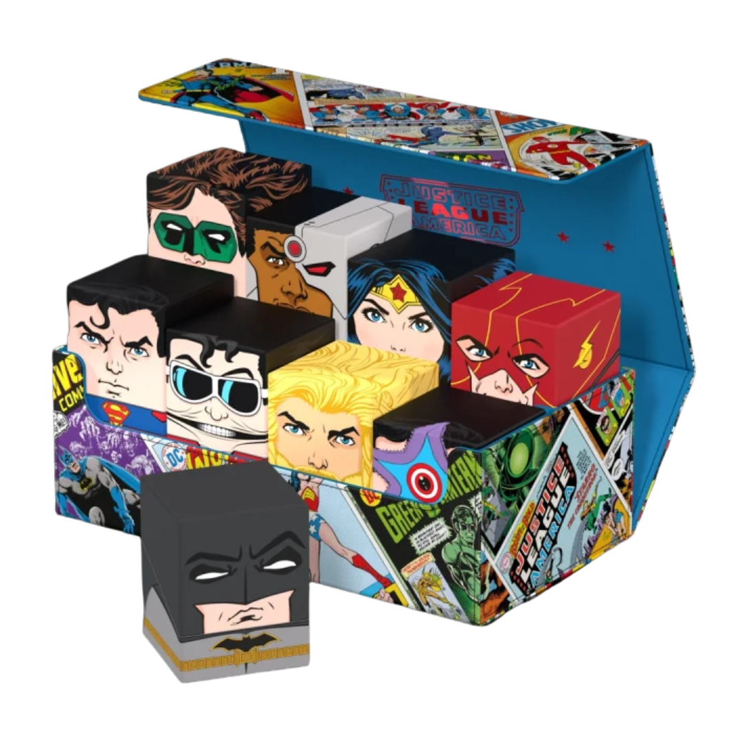 Ultimate Guard Squaroes 1000+ Justice League Vintage Comics Collector’s Case with retro artwork and Xenoskin texture